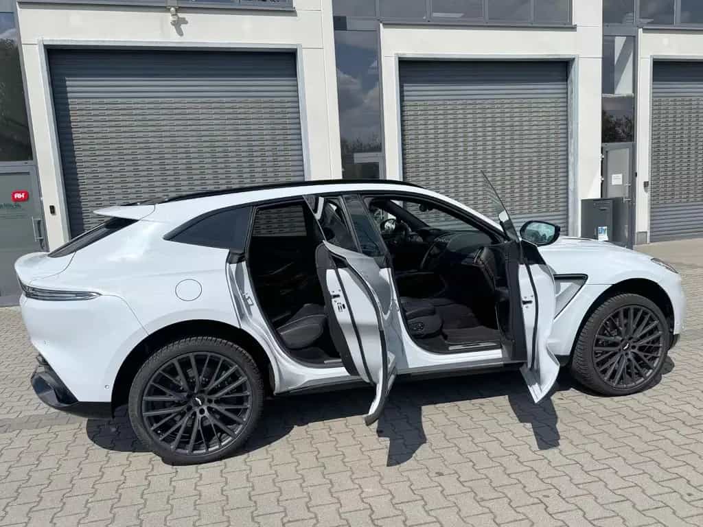 Aston Martin DBX 550 23 Zoll Sportauspuff Black Pack Panorama 04/2023-photo-6