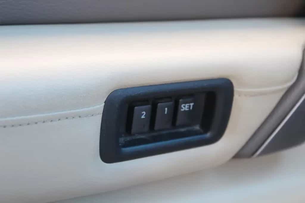 Infiniti FX 3.5 V6 FX35 Leder*R-Kamera*Schiebedach*Xenon 06/2008-photo-23