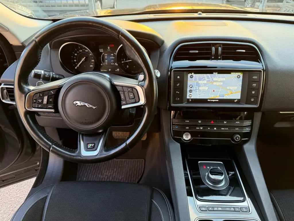 Jaguar F-Pace 2.0 D 180CV R-Sport BLACK EDITION 12/2018-photo-10