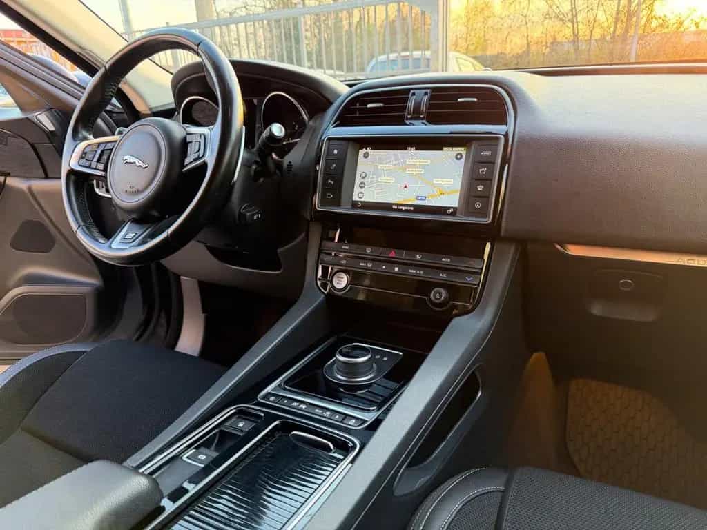 Jaguar F-Pace 2.0 D 180CV R-Sport BLACK EDITION 12/2018-photo-11