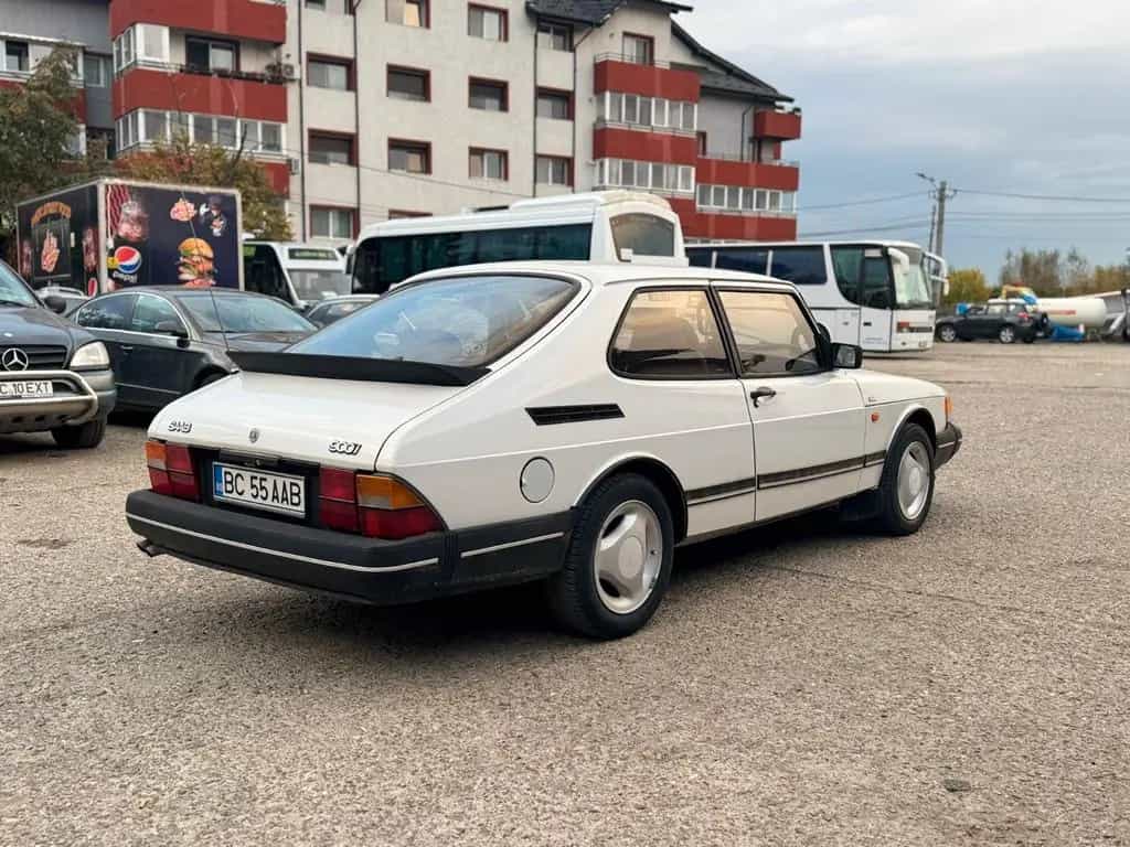 Saab 900 08/1988-photo-2