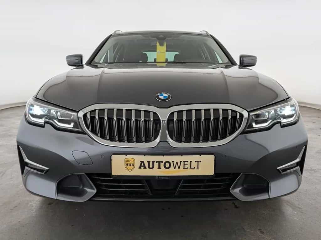 BMW 3 Series 330 i xDrive Luxury Line LED+NAVI+PANO+LEDER+AHK 05/2021-photo-1