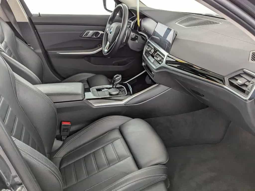 BMW 3 Series 330 i xDrive Luxury Line LED+NAVI+PANO+LEDER+AHK 05/2021-photo-12