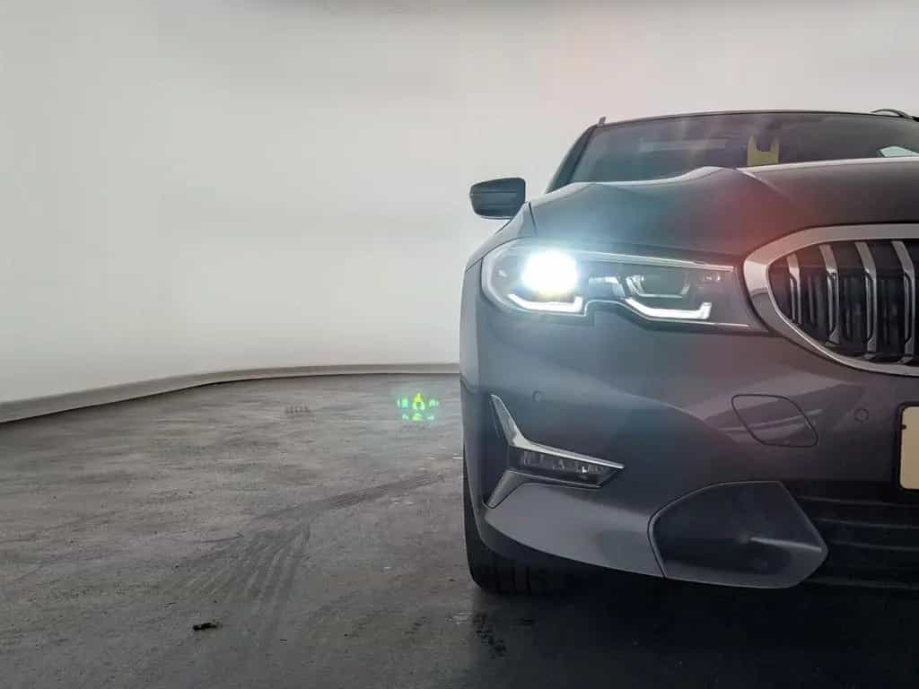 BMW 3 Series 330 i xDrive Luxury Line LED+NAVI+PANO+LEDER+AHK 05/2021-photo-2