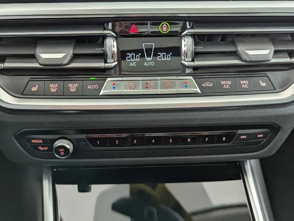 BMW 3 Series 330 i xDrive Luxury Line LED+NAVI+PANO+LEDER+AHK 05/2021-photo-20