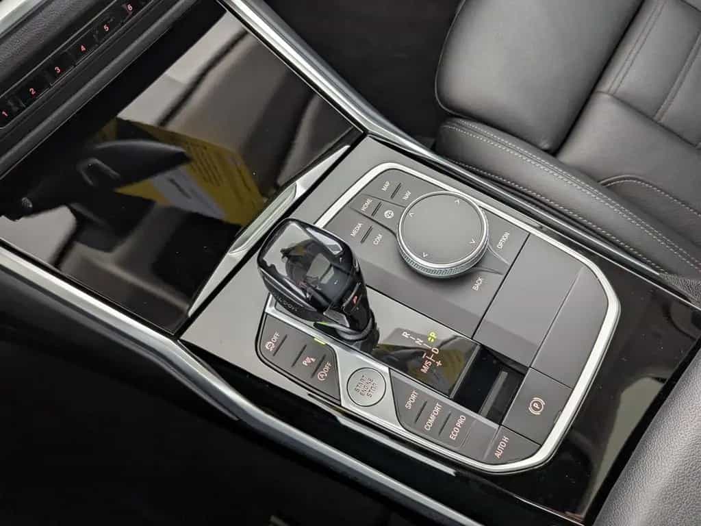 BMW 3 Series 330 i xDrive Luxury Line LED+NAVI+PANO+LEDER+AHK 05/2021-photo-21