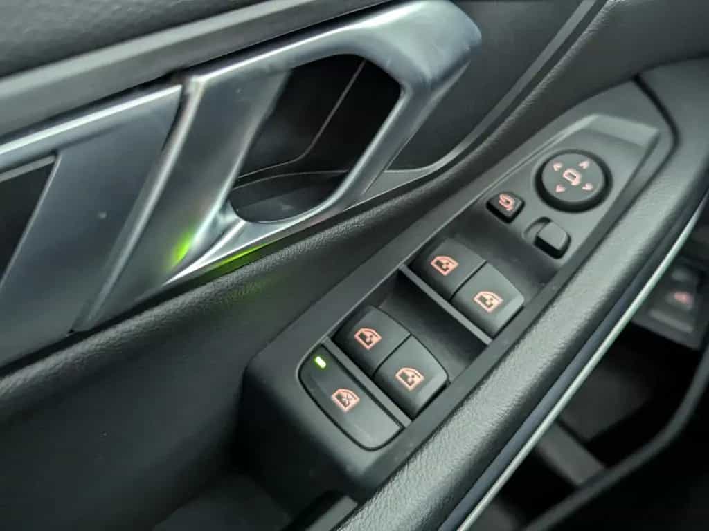 BMW 3 Series 330 i xDrive Luxury Line LED+NAVI+PANO+LEDER+AHK 05/2021-photo-25