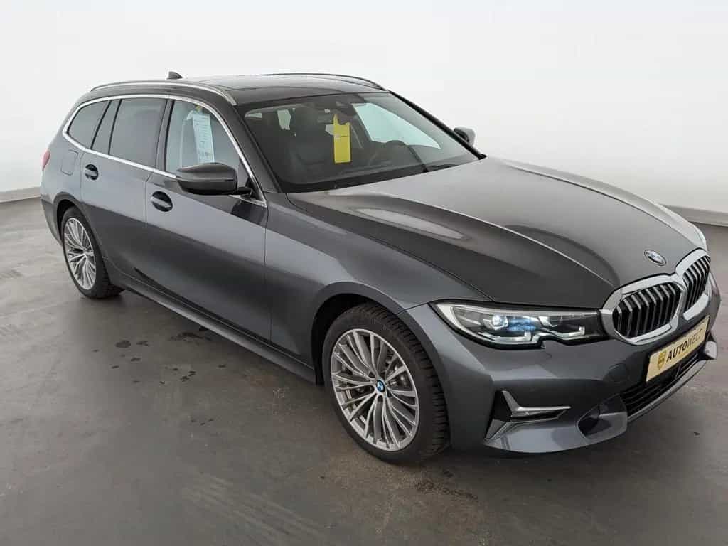 BMW 3 Series 330 i xDrive Luxury Line LED+NAVI+PANO+LEDER+AHK 05/2021-photo-4