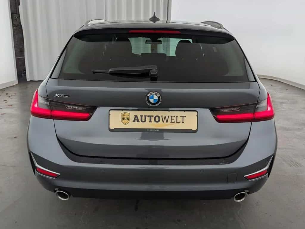 BMW 3 Series 330 i xDrive Luxury Line LED+NAVI+PANO+LEDER+AHK 05/2021-photo-6