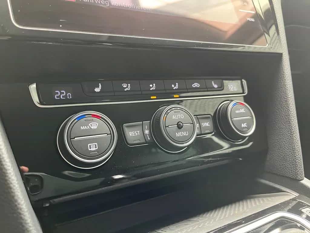 Volkswagen Passat Variant 1.5 TSI-DSG ELEGANCE,LED,ACC,AHK 12/2019-photo-19