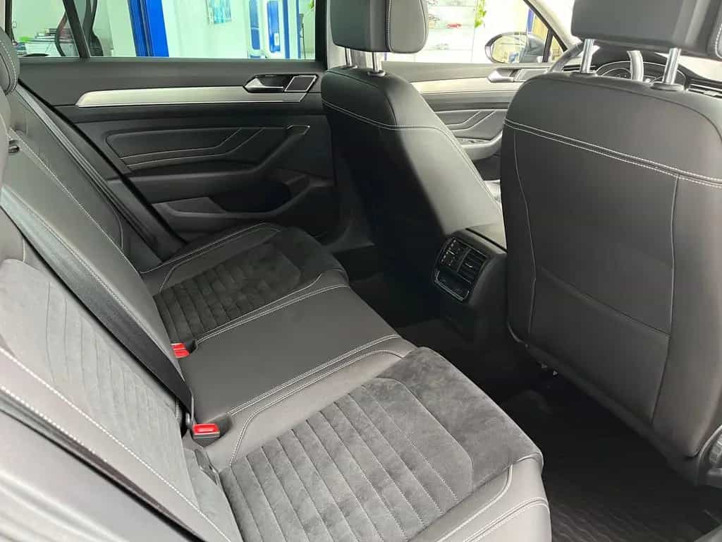 Volkswagen Passat Variant 1.5 TSI-DSG ELEGANCE,LED,ACC,AHK 12/2019-photo-27