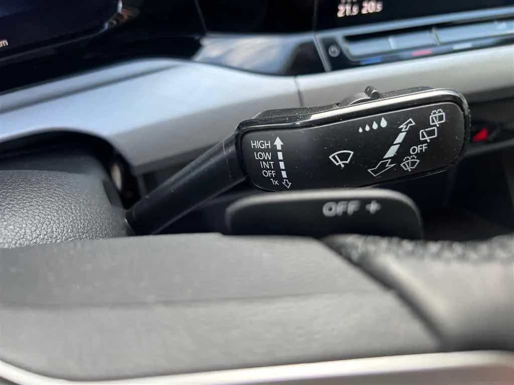 Volkswagen Golf Variant Life 1.5 eTSI DSG BusinessPremium 12/2023-photo-32