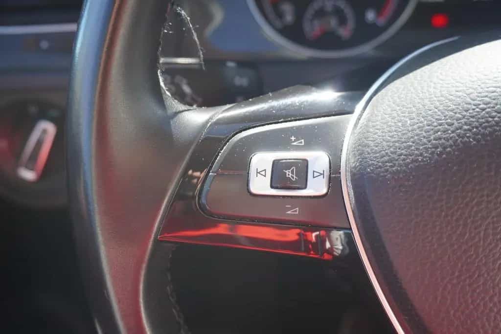 Volkswagen Golf VII 1.4 PDC Klima Touchscreen 06/2017-photo-22
