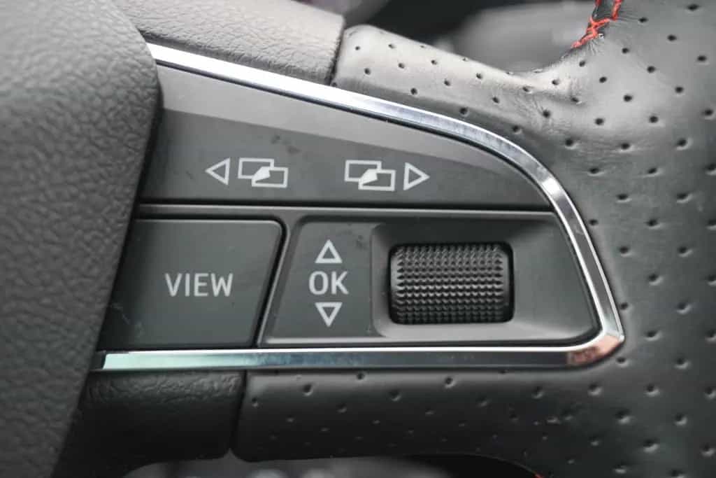 Seat Leon 1.5 TSI FR Navi LED PDC Schiebedach 11/2018-photo-19