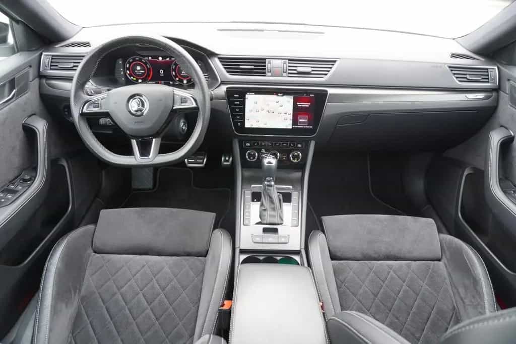 Skoda Superb Combi 2.0 TSI Sportline DSG LED Navi ACC 01/2020-photo-17