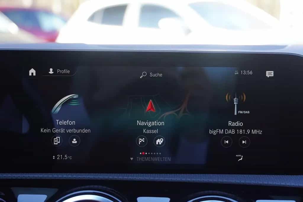 Mercedes-Benz A 250 A250 AMG Line 7G-DCT LED Navi Standheizung AHK 12/2019-photo-11