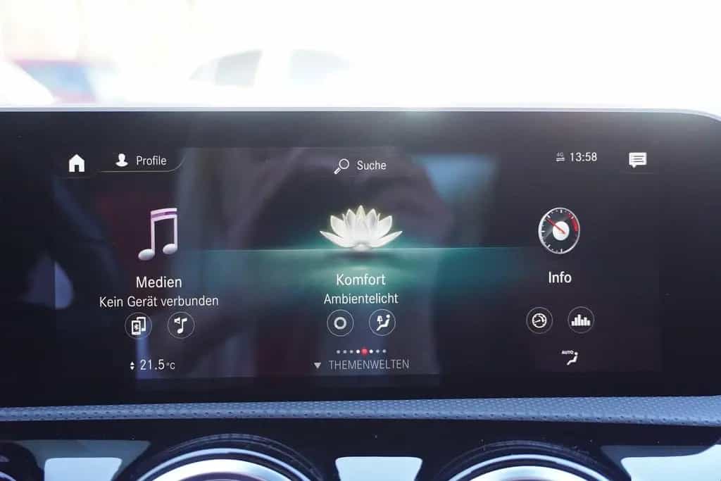 Mercedes-Benz A 250 A250 AMG Line 7G-DCT LED Navi Standheizung AHK 12/2019-photo-12