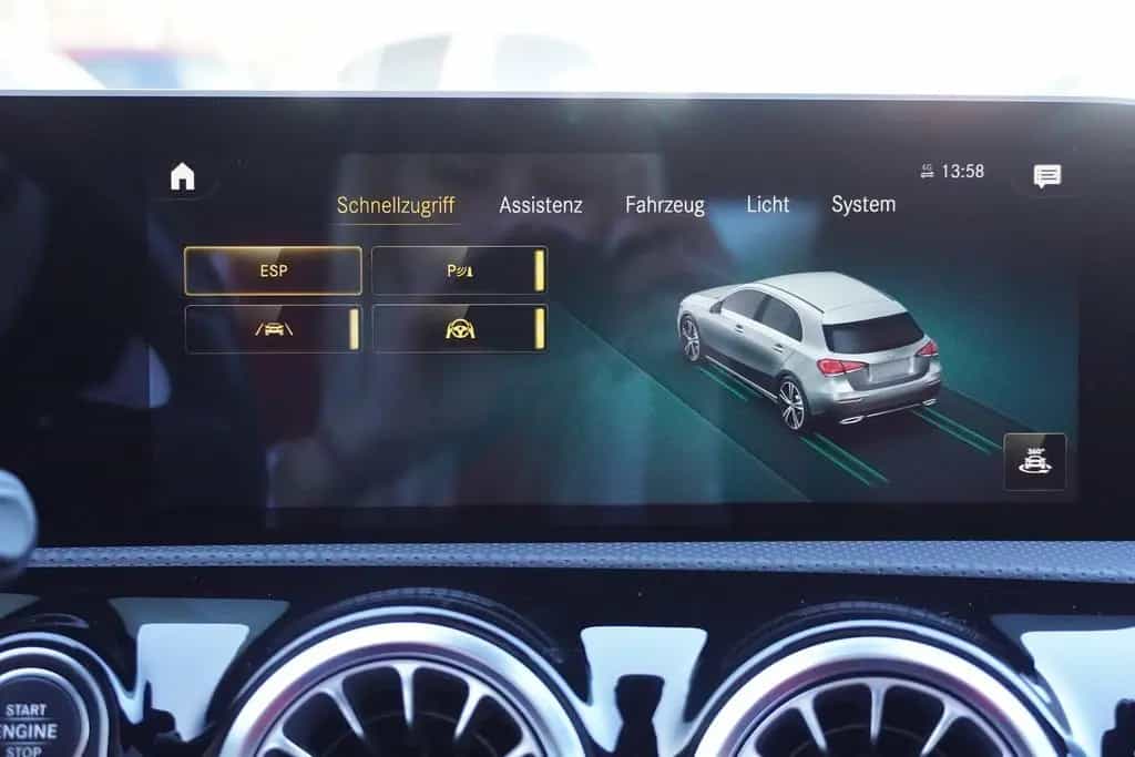 Mercedes-Benz A 250 A250 AMG Line 7G-DCT LED Navi Standheizung AHK 12/2019-photo-13