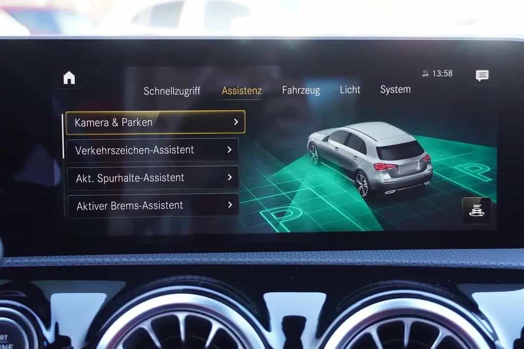 Mercedes-Benz A 250 A250 AMG Line 7G-DCT LED Navi Standheizung AHK 12/2019-photo-14