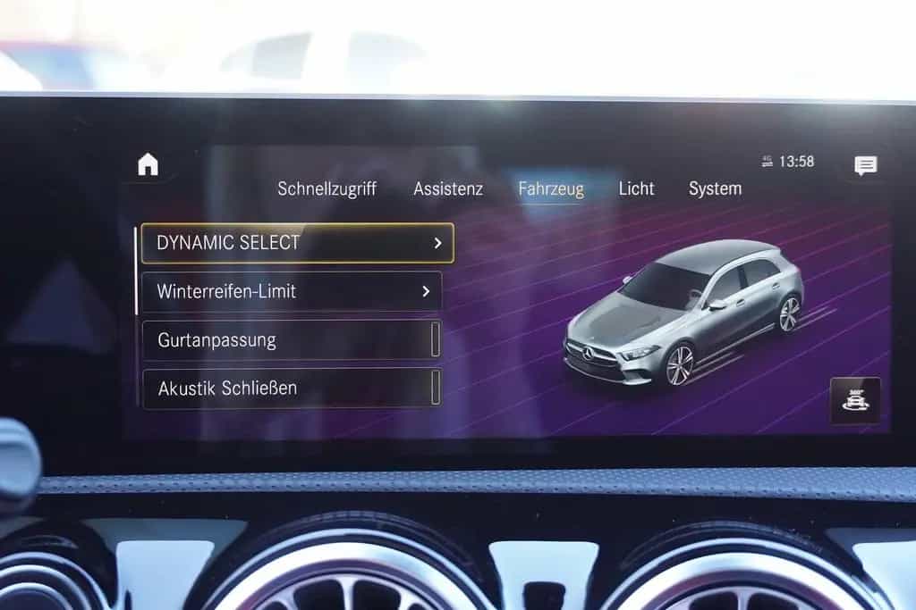 Mercedes-Benz A 250 A250 AMG Line 7G-DCT LED Navi Standheizung AHK 12/2019-photo-15