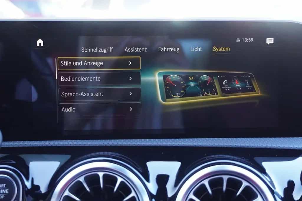 Mercedes-Benz A 250 A250 AMG Line 7G-DCT LED Navi Standheizung AHK 12/2019-photo-16