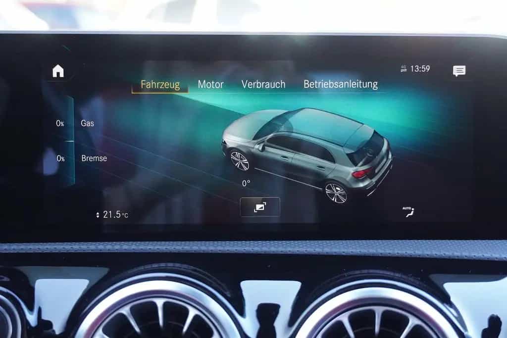 Mercedes-Benz A 250 A250 AMG Line 7G-DCT LED Navi Standheizung AHK 12/2019-photo-17