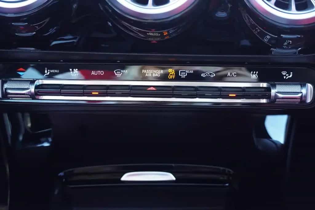 Mercedes-Benz A 250 A250 AMG Line 7G-DCT LED Navi Standheizung AHK 12/2019-photo-18