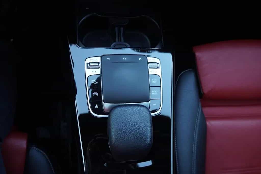Mercedes-Benz A 250 A250 AMG Line 7G-DCT LED Navi Standheizung AHK 12/2019-photo-20