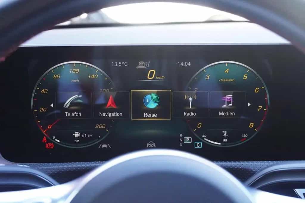 Mercedes-Benz A 250 A250 AMG Line 7G-DCT LED Navi Standheizung AHK 12/2019-photo-29