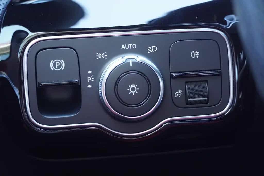 Mercedes-Benz A 250 A250 AMG Line 7G-DCT LED Navi Standheizung AHK 12/2019-photo-32