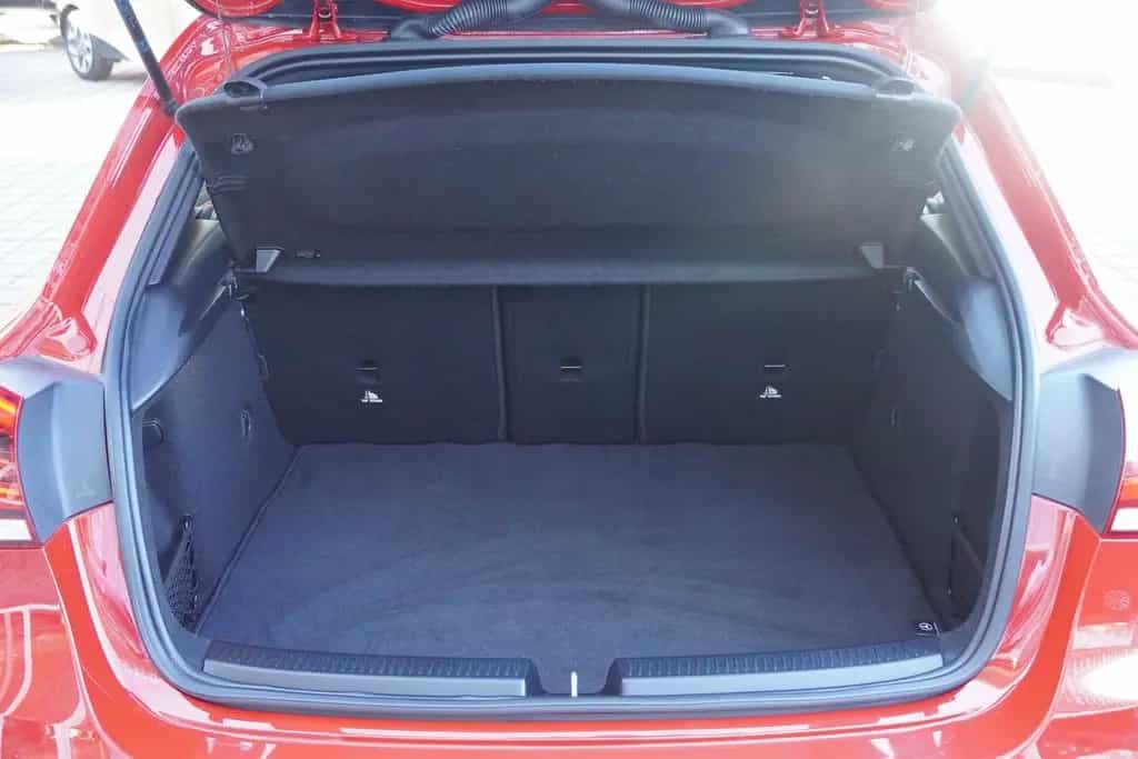 Mercedes-Benz A 250 A250 AMG Line 7G-DCT LED Navi Standheizung AHK 12/2019-photo-42