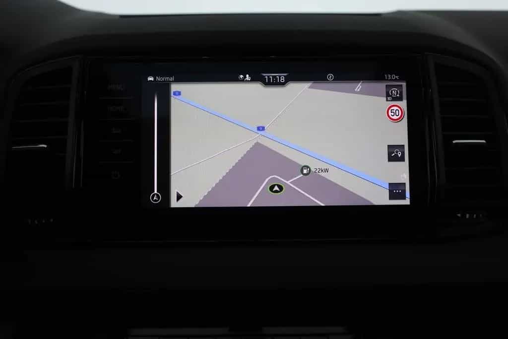 Skoda Karoq Sportline 1.5 TSI DSG Matrix ACC AHK Pano 02/2026-photo-10