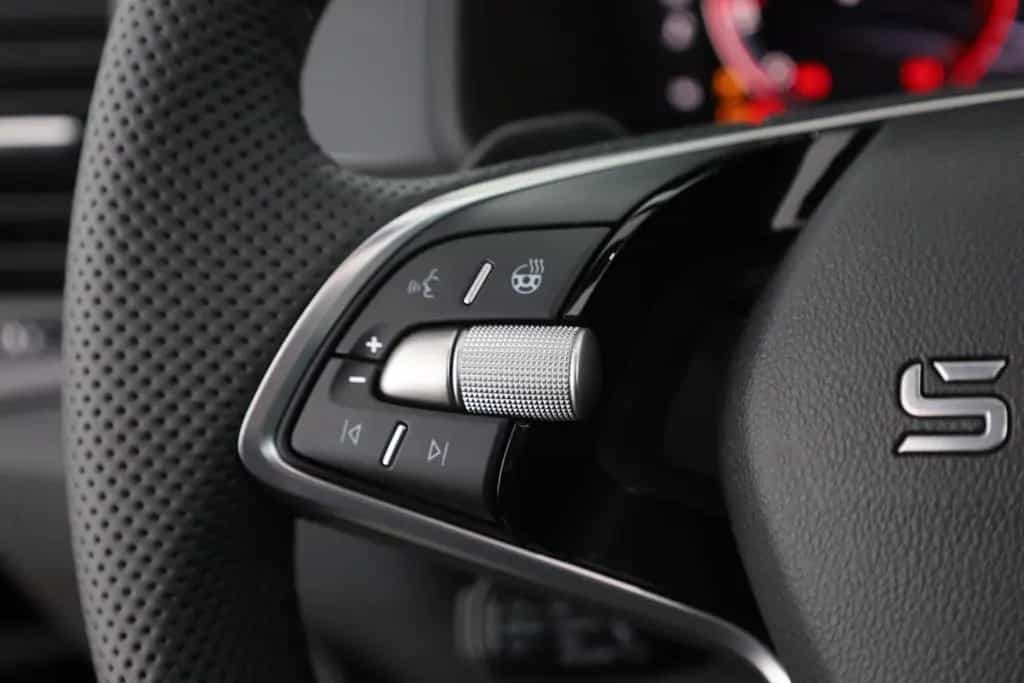 Skoda Karoq Sportline 1.5 TSI DSG Matrix ACC AHK Pano 02/2026-photo-14