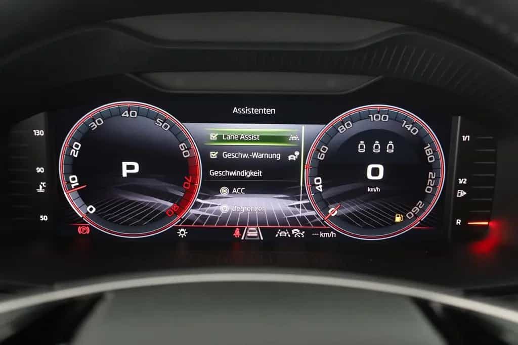 Skoda Karoq Sportline 1.5 TSI DSG Matrix ACC AHK Pano 02/2026-photo-16