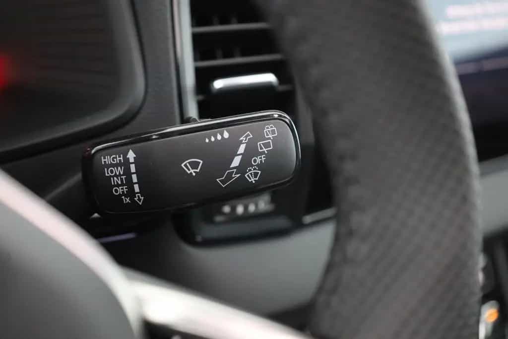 Skoda Karoq Sportline 1.5 TSI DSG Matrix ACC AHK Pano 02/2026-photo-18