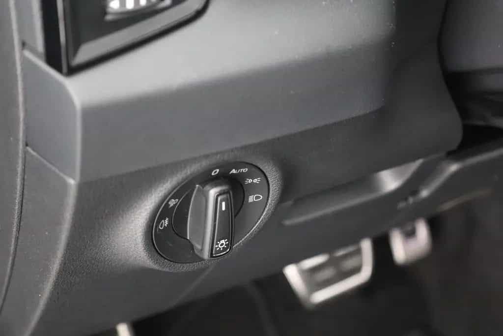 Skoda Karoq Sportline 1.5 TSI DSG Matrix ACC AHK Pano 02/2026-photo-19