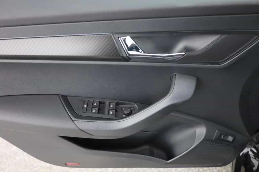 Skoda Karoq Sportline 1.5 TSI DSG Matrix ACC AHK Pano 02/2026-photo-20