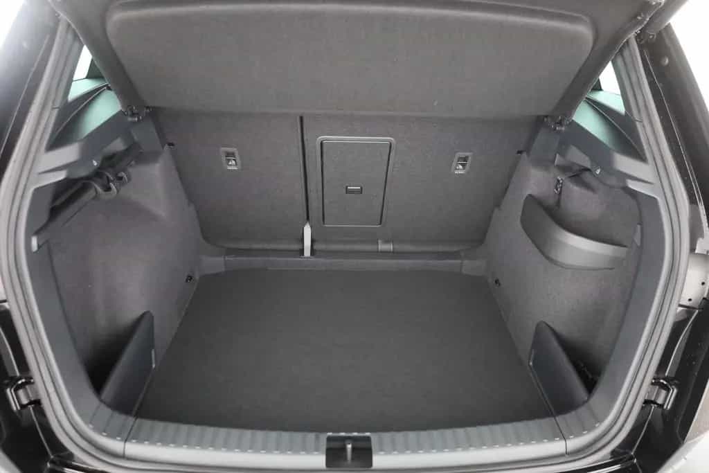 Skoda Karoq Sportline 1.5 TSI DSG Matrix ACC AHK Pano 02/2026-photo-24