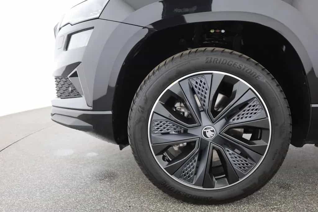 Skoda Karoq Sportline 1.5 TSI DSG Matrix ACC AHK Pano 02/2026-photo-31