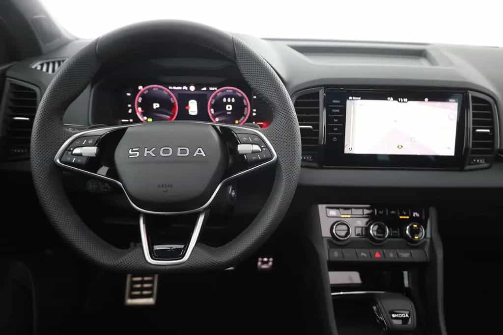 Skoda Karoq Sportline 1.5 TSI DSG Matrix ACC AHK Pano 02/2026-photo-9