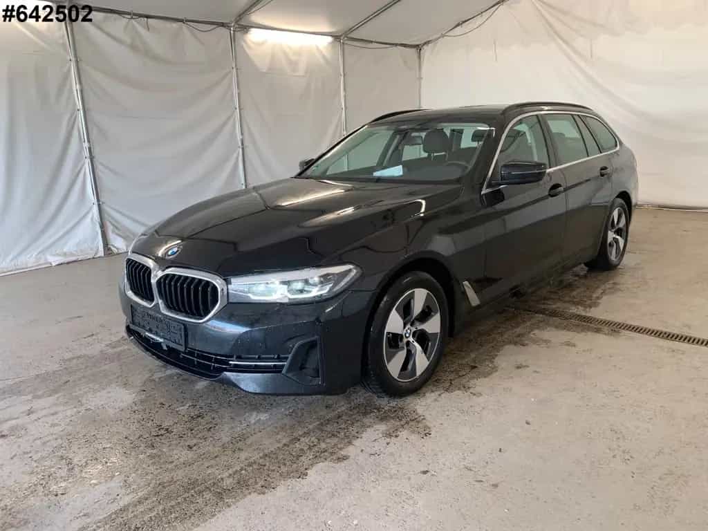 BMW 5 Series 520 d Touring ACC | KAMERA | LED | AHK | LEDER 03/2024-photo-0