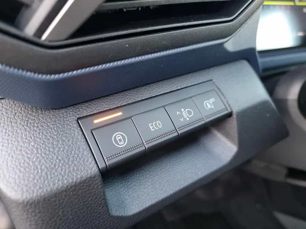 Dacia Bigster EXPRESSION TCe 140 SHZ+PDC+KLIMA+NAV+LED 03/2026-photo-20