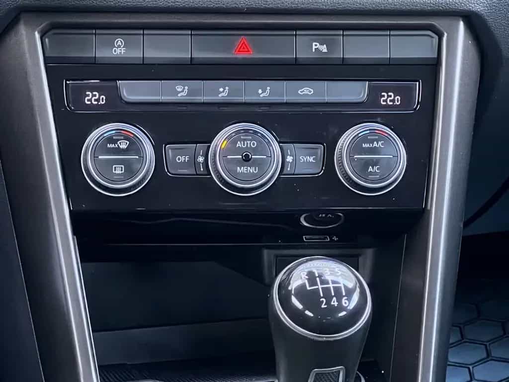 Volkswagen T-ROC STYLE °LANE °4-SEASON °SCHECKHEFT GARANTIE 02/2019-photo-15