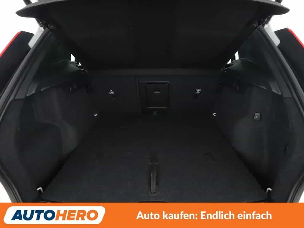 Volvo XC40 1.5 T3 Momentum Pro 2WD Aut.*NAVI*TEMPO*LED 01/2022-photo-17