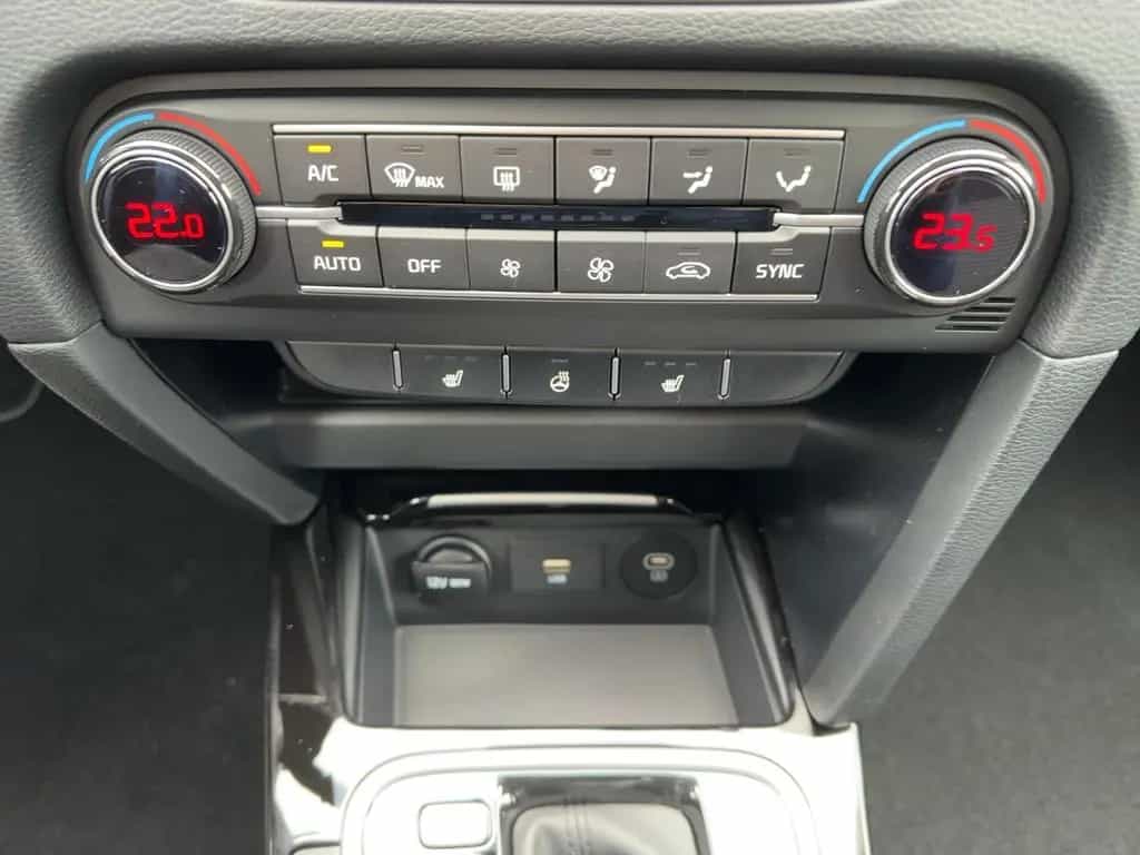 Kia cee'd / Ceed cee'd Ultimate Edition 1.5T LED+Kamera+Navi 03/2026-photo-12