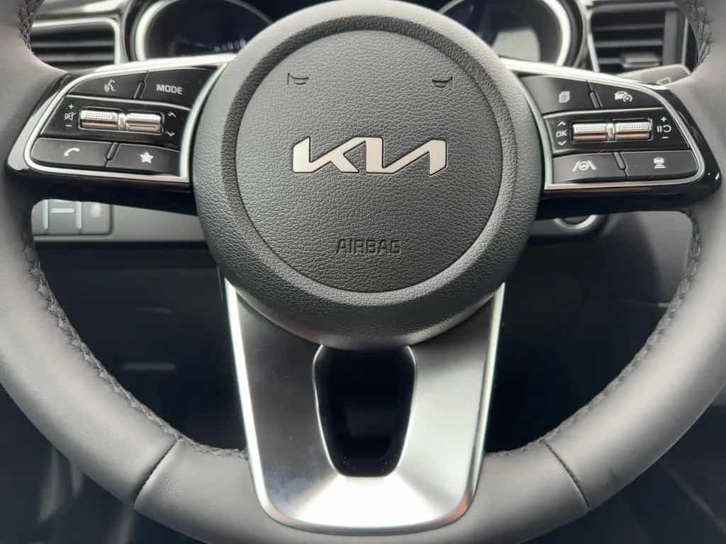 Kia cee'd / Ceed cee'd Ultimate Edition 1.5T LED+Kamera+Navi 03/2026-photo-9