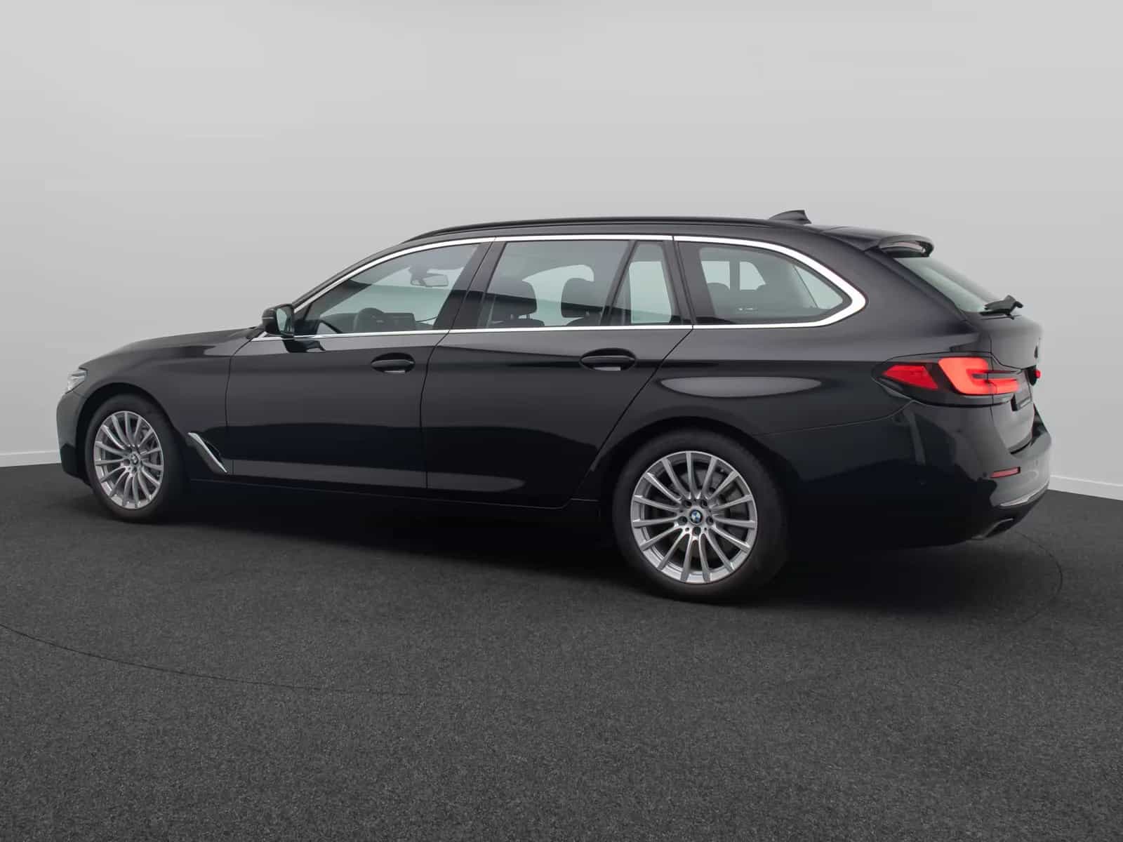 BMW 5 Series 540d xD Luxury Line Panorama H/K HUD Belüftung 12/2022-photo-9