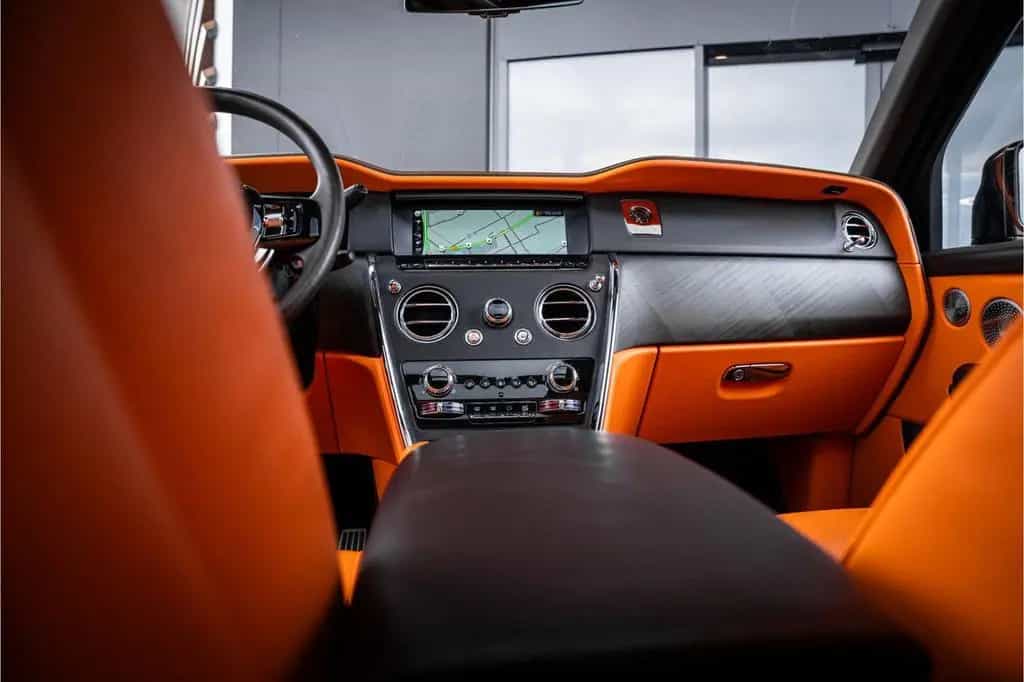Rolls-Royce Cullinan 6.75 V12 - Panorama | Bespoke Audio | M 11/2018-photo-26
