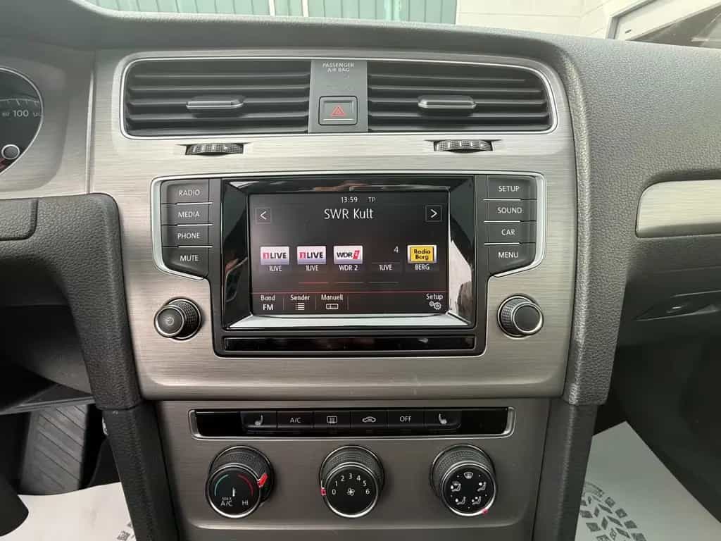 Volkswagen Golf VII PANO/TEILLEDER/KLIMA/PDC/SHZ/8FACH 05/2015-photo-13