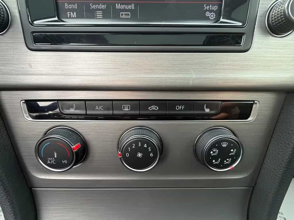 Volkswagen Golf VII PANO/TEILLEDER/KLIMA/PDC/SHZ/8FACH 05/2015-photo-14